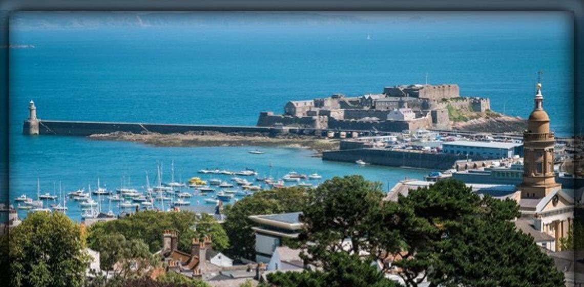 The Island of Guernsey: Her Majesty's Dominion and a Tourist's Paradise Guernsey Island Μεγάλη Βρετανία